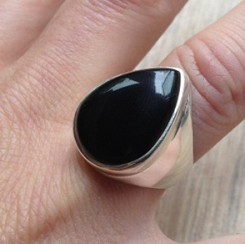 Zilveren ring met brede zwarte Onyx druppel maat 17.7 mm